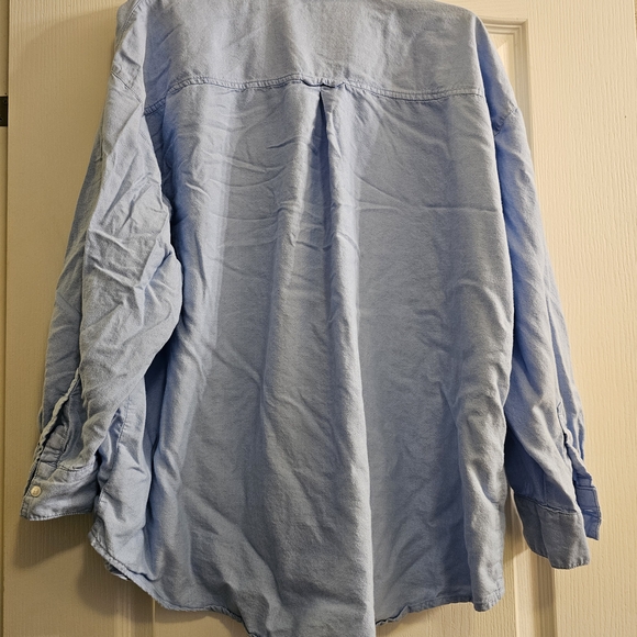 Old Navy Boyfriend Light Blue Button Down Shirt - Picture 4 of 6